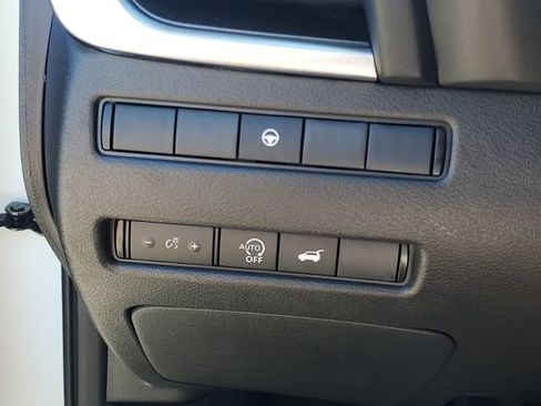 Used 2025 Nissan Rogue SV FWD image 27
