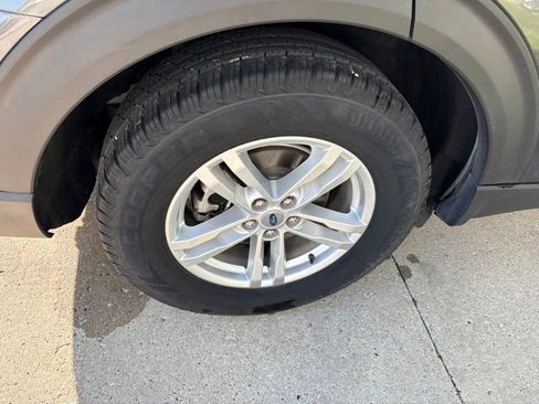 Used 2020 Ford Explorer XLT w/ Equipment Group 202A AWD/4WD image 9