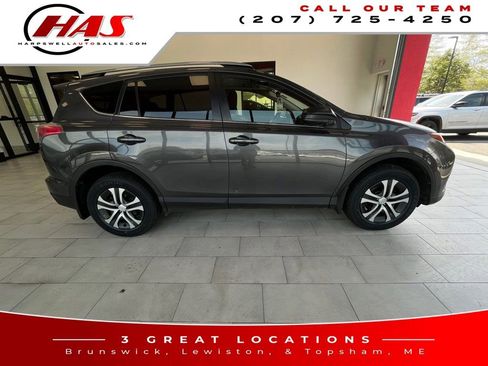 Used 2017 Toyota RAV4 LE AWD/4WD image 7