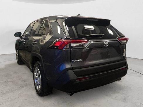 Used 2022 Toyota RAV4 LE AWD/4WD image 3