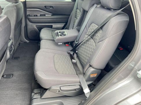 Used 2024 Nissan Pathfinder SV image 15