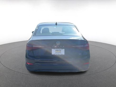 Used 2025 Volkswagen Jetta SE image 11