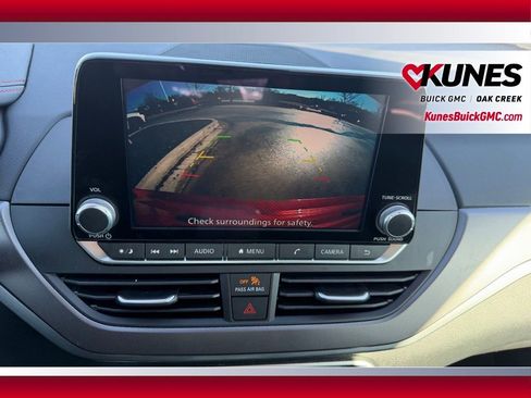 Used 2025 Nissan Altima 2.5 SR FWD image 21