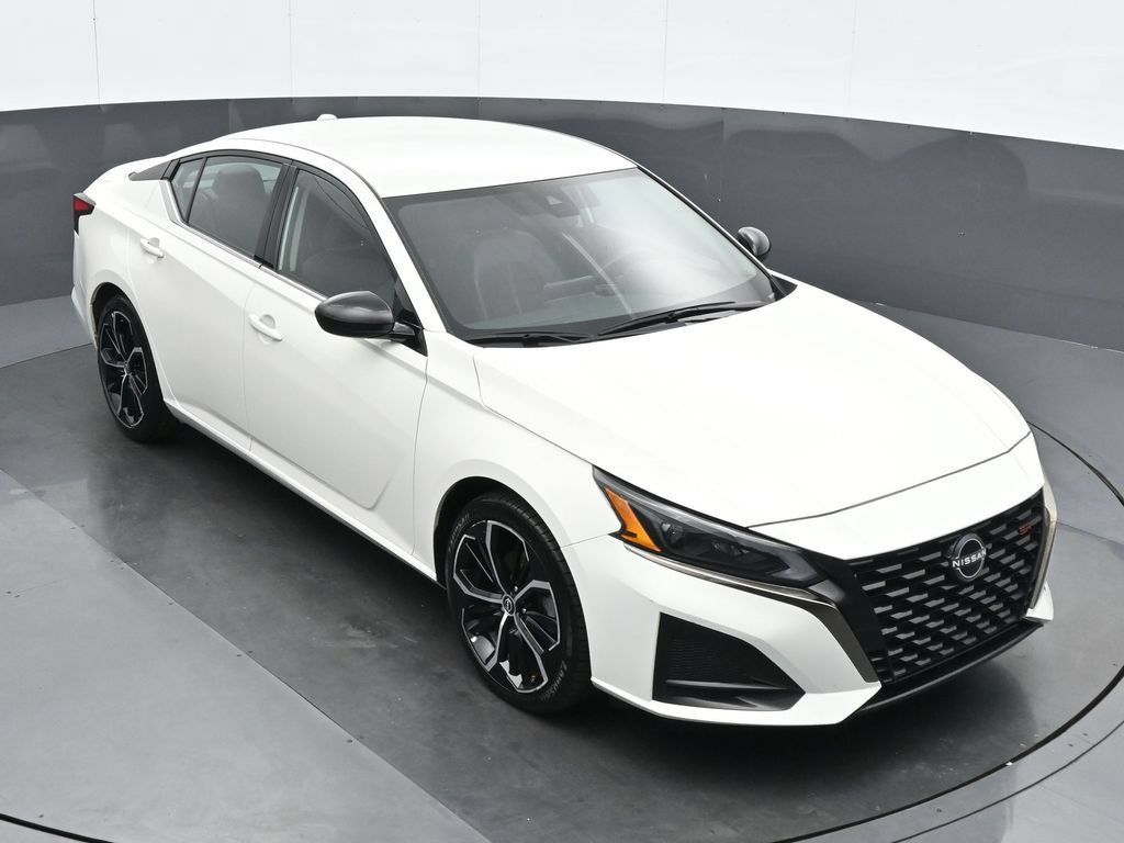 Used 2025 Nissan Altima 2.5 SR FWD image 25