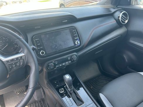 Used 2024 Nissan Kicks SR w/ SR Premium Package image 11