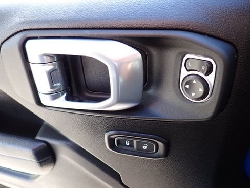 Used 2024 Jeep Wrangler Unlimited AWD/4WD image 11