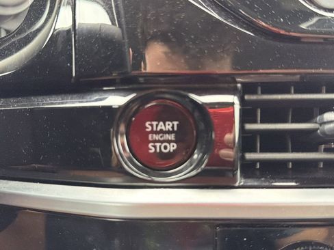 Used 2025 Nissan Pathfinder SV image 30