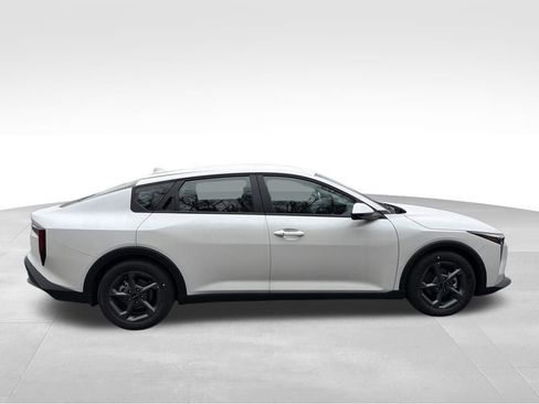 New 2025 Kia K4 LXS image 7