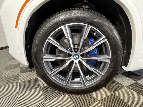 Used 2025 BMW X5 xDrive40i w/ M Sport Package AWD/4WD image 16