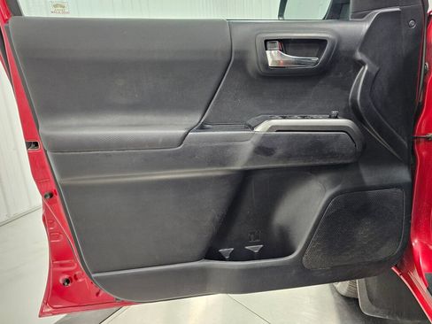 Used 2021 Toyota Tacoma TRD Sport AWD/4WD image 26