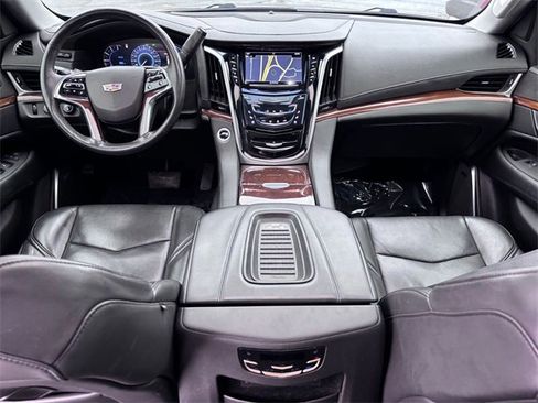 Used 2020 Cadillac Escalade Luxury image 27