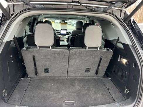 Certified 2022 Ford Explorer XLT w/ Equipment Group 202A image 27