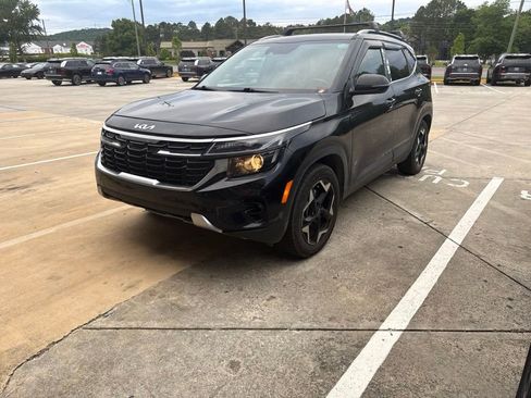 Used 2024 Kia Seltos EX AWD/4WD image 1