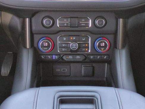 Used 2022 Chevrolet Suburban High Country AWD/4WD image 22