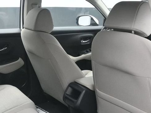 Used 2024 Honda HR-V LX image 15