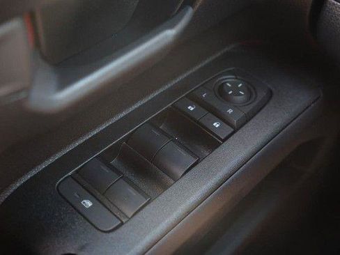 Used 2025 Toyota 4Runner SR5 AWD/4WD image 17