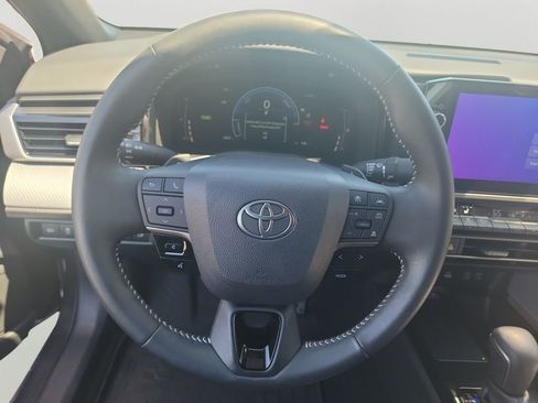 Used 2025 Toyota Camry SE FWD image 18