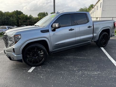 Used 2025 GMC Sierra 1500 Denali AWD/4WD image 3