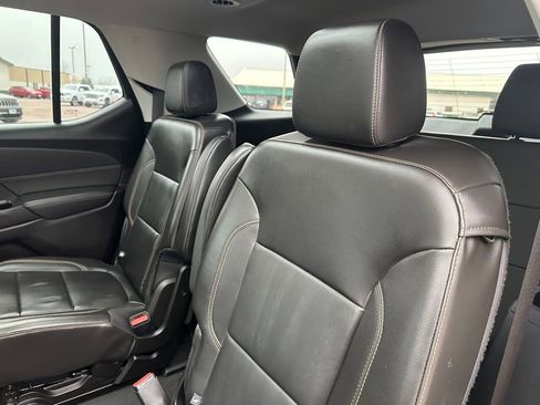 Used 2021 Chevrolet Traverse RS image 23