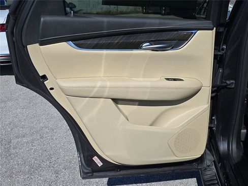 Used 2018 Cadillac XT5 FWD image 11