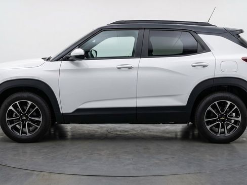 Used 2025 Chevrolet TrailBlazer LT FWD image 5