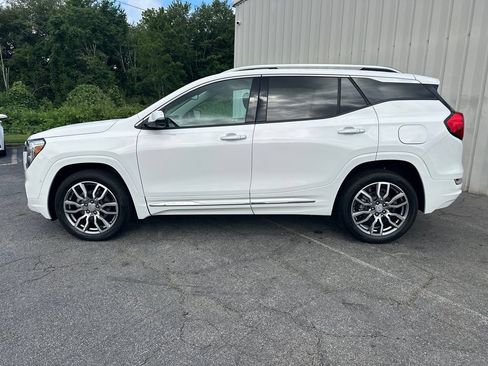 Used 2024 GMC Terrain Denali w/ Denali Premium Package AWD/4WD image 9