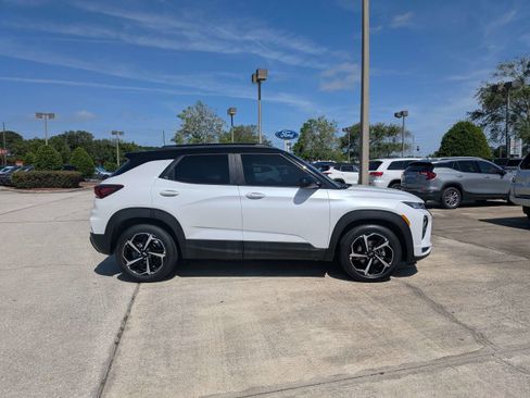 Used 2022 Chevrolet TrailBlazer RS w/ Sun and Liftgate Package FWD image 3