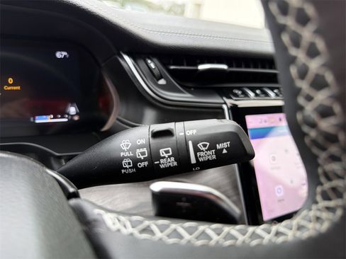 Used 2023 Jeep Grand Cherokee Limited w/ Luxury Tech Group II image 31