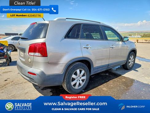 Used 2013 Kia Sorento LX w/ Convenience Pkg FWD image 4