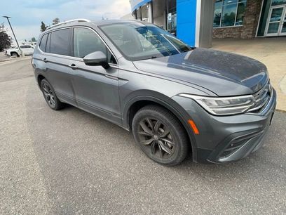 Used 2022 Volkswagen Tiguan SE w/ Panoramic Sunroof Package