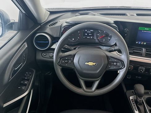 Used 2025 Chevrolet Trax LS FWD image 17