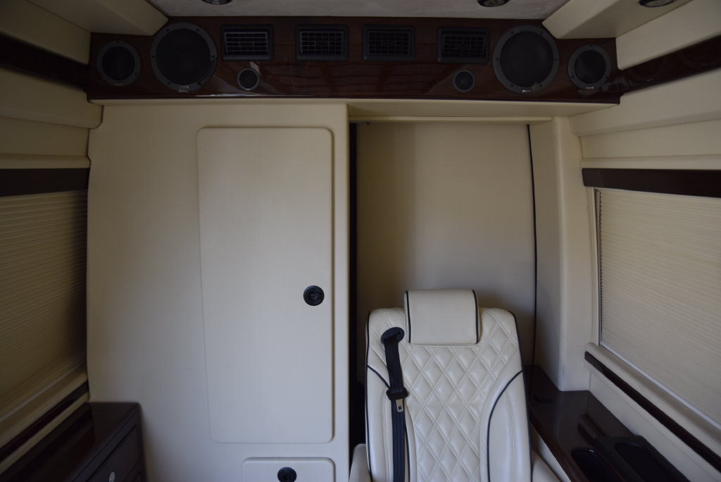 Used 2017 Mercedes-Benz Sprinter 2500 image 37
