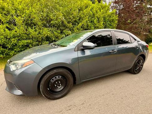 Used 2016 Toyota Corolla LE FWD image 6
