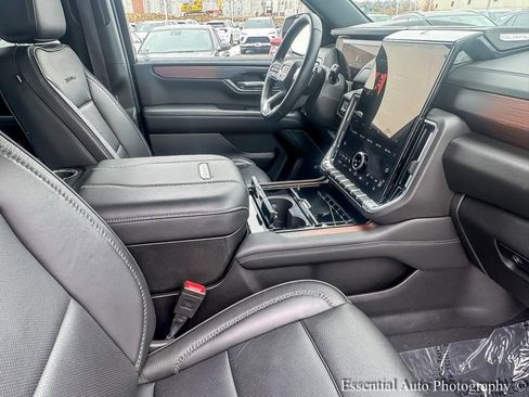 Used 2025 GMC Yukon Denali image 30