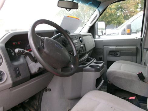 Used 2015 Ford E-350 and Econoline 350 Super Duty image 13
