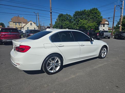 Used 2017 BMW 330i xDrive Sedan AWD/4WD image 6