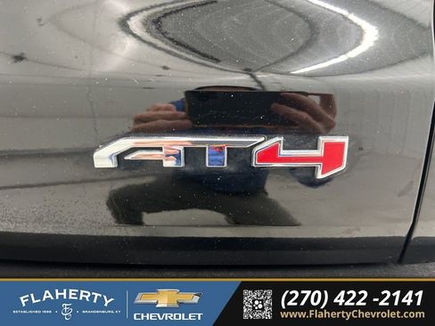 Used 2024 GMC Acadia AT4 w/ Luxury Package image 19