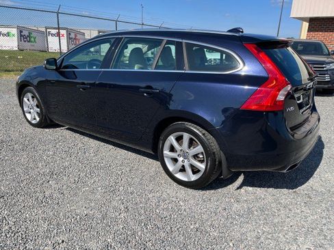 Used 2017 Volvo V60 T5 Premier w/ Convenience Package FWD image 9