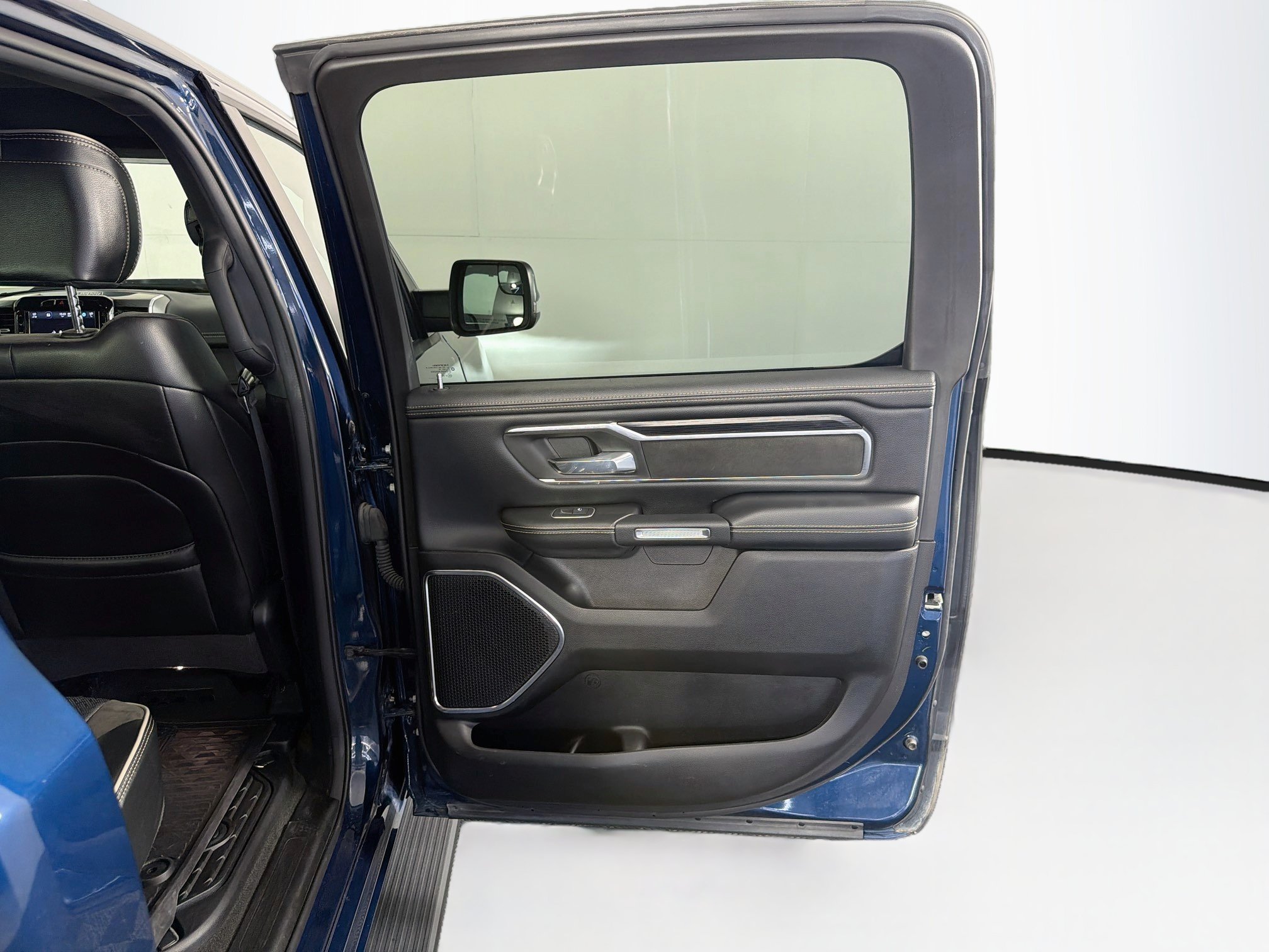 Used 2024 RAM 1500 Laramie AWD/4WD image 31