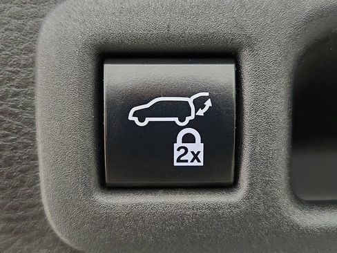 Used 2021 Toyota Sienna XSE FWD image 34