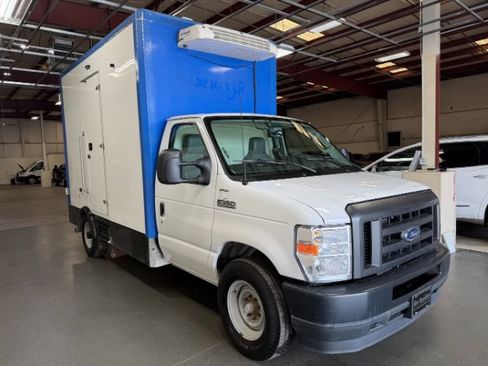 Used 2023 Ford E-350 and Econoline 350 Super Duty w/ Power Windows & Locks Group RWD image 5