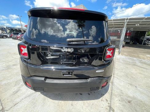Used 2015 Jeep Renegade Latitude w/ Cold Weather Group II FWD image 5