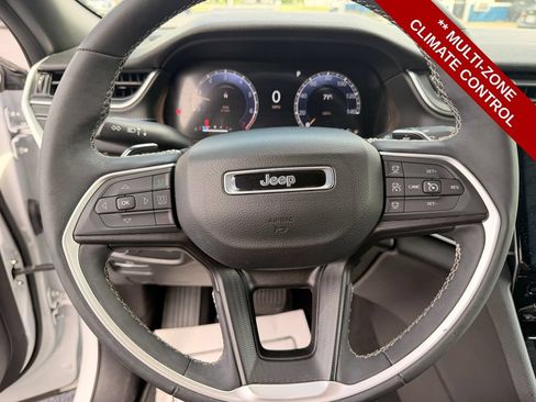 Used 2024 Jeep Grand Cherokee Altitude AWD/4WD image 17