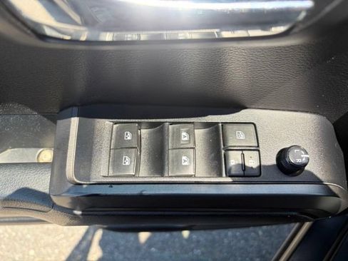 Used 2022 Toyota Tacoma TRD Sport w/ TRD Premium Sport Package AWD/4WD image 32