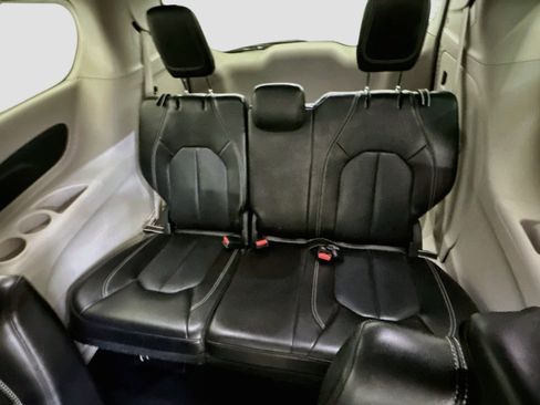 Used 2020 Chrysler Voyager Lxi FWD image 29