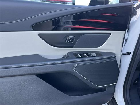 Used 2024 Lincoln Nautilus Reserve image 27