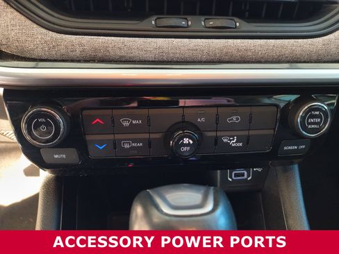 Used 2022 Jeep Compass Latitude image 19