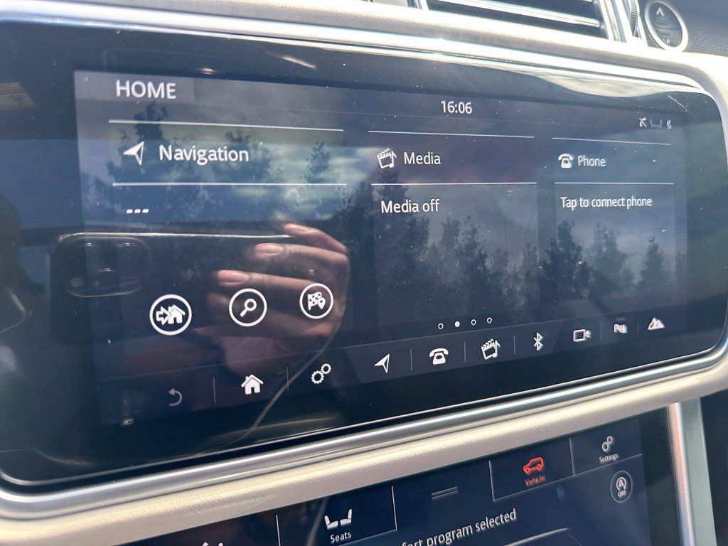 Used 2020 Land Rover Range Rover HSE AWD/4WD image 15