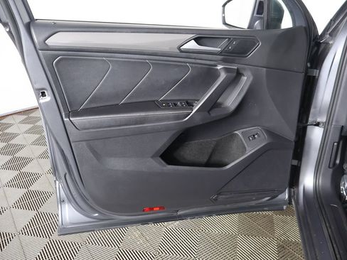 Used 2024 Volkswagen Tiguan SE w/ Panoramic Sunroof Package AWD/4WD image 22