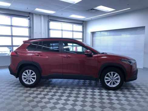 Certified 2022 Toyota Corolla Cross LE w/ Moonroof Package image 36